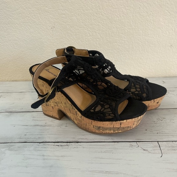 American Eagle Platform Textured lace Upper Sandals
Size 5 - Picture 2 of 10